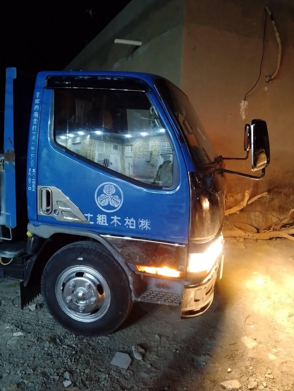 سلام عليكم كنتر بزون للبيع مكفول كفاله عامه موديل 96بسمي رقم بصره رقم نكليزي سنويه جديده ستفسار ***********مكان سياره قلعة سكر ناصرية
