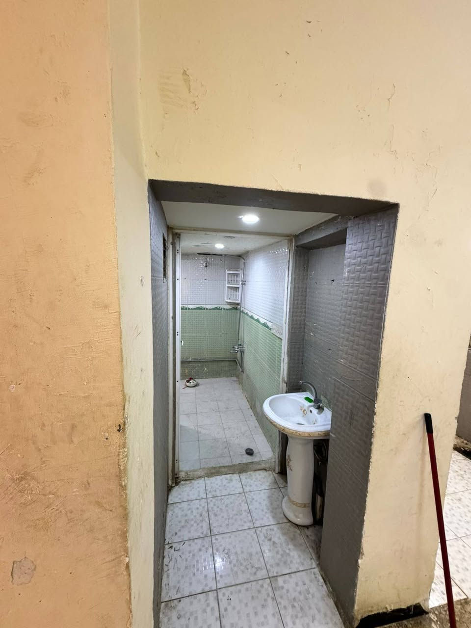 سلام عليكم 
يوجد دار 150م للايجار 3نوم بل السيدية 
بدل الايجار 750 الف للاستفسار ***********
