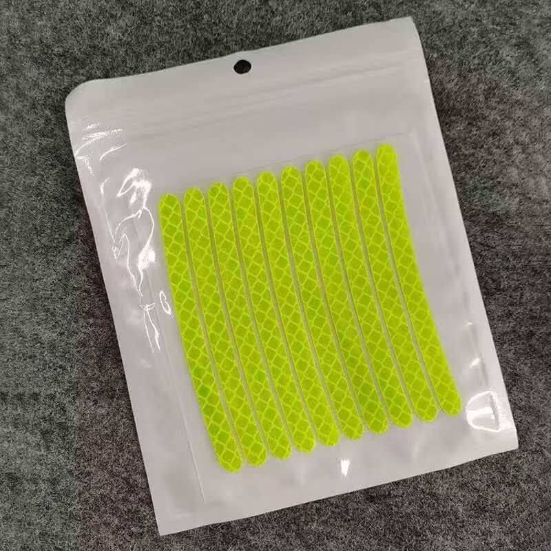 لصاقات جنط مضيئة 🌙
تصميم عصري يضيف لمسة رياضية وجمالية لسيارتك، وتضيء في الليل لتعطي شكل جذاب ولافت للنظر 🚗💫
🔹 تضيء في الظلام بعد التعرض للضوء
🔹 مقاومة للماء والغسيل
🔹 تثبيت سهل وسريع بدون أدوات
🔹 مناسبة لجميع أنواع الجنوط
🔹 تعطي مظهر رياضي فاخر
🔹 40 لاصقة تكفي لجميع الجنوط ويزيد
📦 متوفر عدة ألوان: أحمر/ازرق/فسفوري/تركواز ساطع
📩 للحجز والاستفسار أرسل رسالة الآن


**إذا كنت صاحب هذا الإعلان وتريد حذفه لأي سبب، رجاءا أرسل رسالة إلى الدعم الفني**