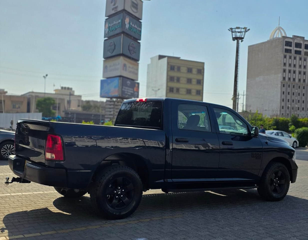 دوج رام  كلاسيك  ٢٠٢٣ 
ماشي ٣٠ الف كيلو 
٦ سلندر و دبل اكسل
شاشة كبير 
فول مواصفات 
الصبغ جامرلغ و برع بوند بدون ايرباك
مرقم جاهز 
السعر ٢٤٥ و مجال بسيط
*********** أربيل, العراق
