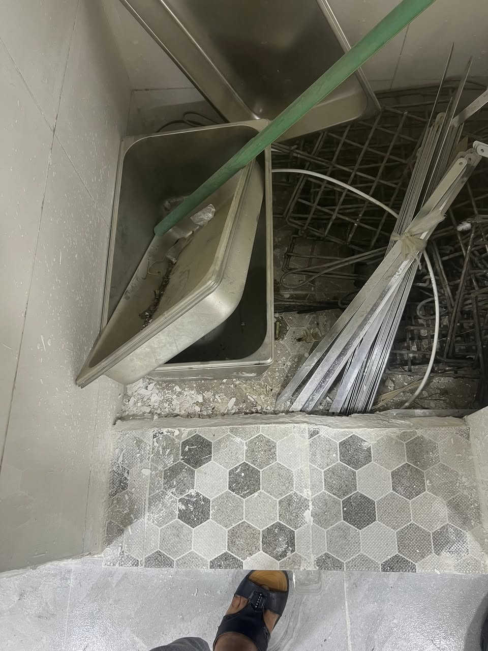عراض مال مطعم البيع شوايه مال دجاج عراض مال مقبلات وشاش  المكان بغداد مدينه الصدر الشراي ***********

