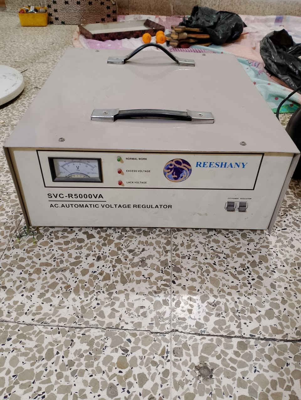 السلام عليكم
عاكسة 5 امبير ورافع فولتية شغالات 

سعرهن 150
 ***********
