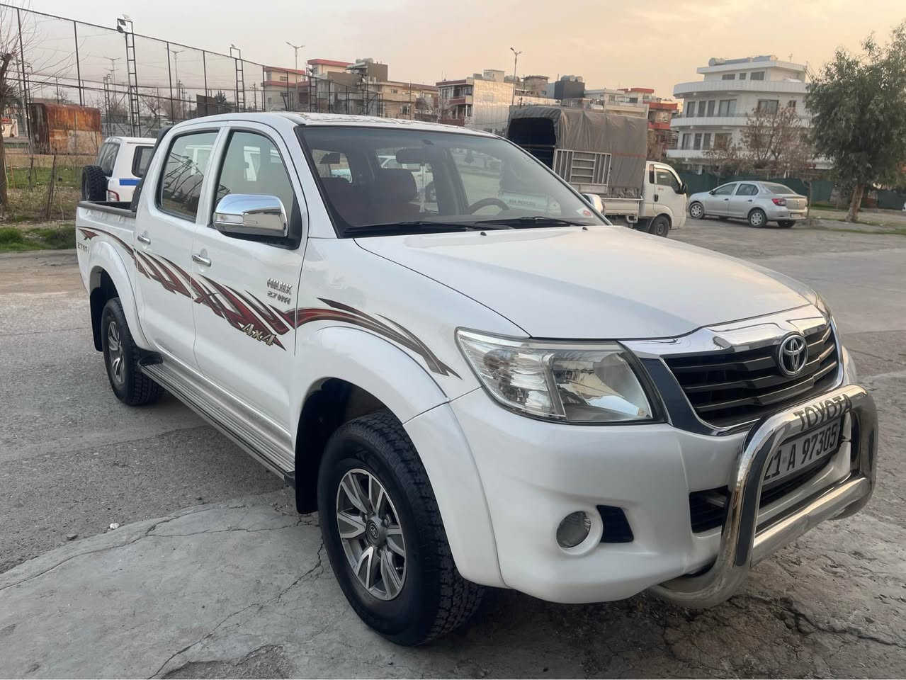 توێتا هایلۆکس مۆدێل 2014 
سفری شەریکەیی جیهان
بۆ فرۆشتن 
مەرزیەی دبل ئەکسل
4X4
ناو سوورە و شاشە و کامێرایە
یەک دەست بووە سەیارەکە
دەعامی بۆ دەعامی بەشەرت
تەنها دوو جێی بچوکی ژێر دۆسەکانی بۆیاخە
ساردی نییە
سێرڤسی کاملی بۆ کراوە
تایەو ویلی تازەی خراوەتە سەر
گێر و مەکینە بەشەرت نەکراوەتەوە
سەیارەکە بە ناوی خۆمەوەیە 
سەنەویی تا 2028 تازەیە 
سەیارەکە لە سلێمانییە
نزخی تەنها 223 گەلا و مەعامەلە

*********** السليمانية, العراق
