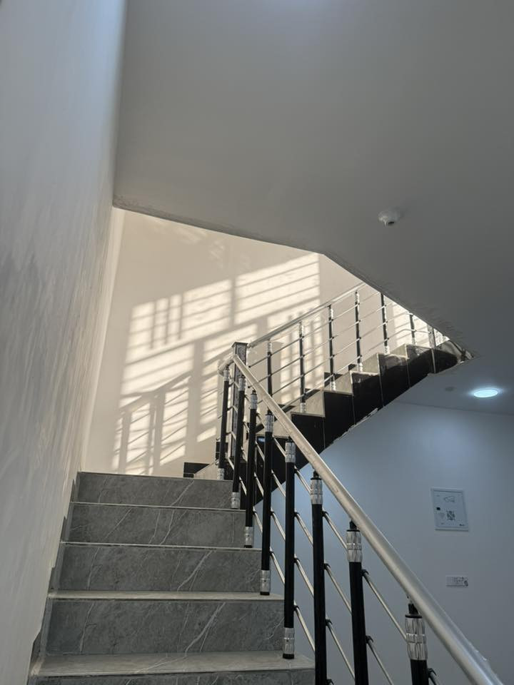 بسم الله 
دار سكن عدد ٣ للبيع 

بناء حديث 

المساحه 140م للدار الواحد 

العنوان منطقه بغداد 

تبعد ١٠٠ متر عن الشارع العام 

خدمات كامله ماء كهرباء مجاري تبليط 

السعر ٩٨مليون للدار الواحد 

للاستفسار الاتصال او مراسله الصفحه

***********
