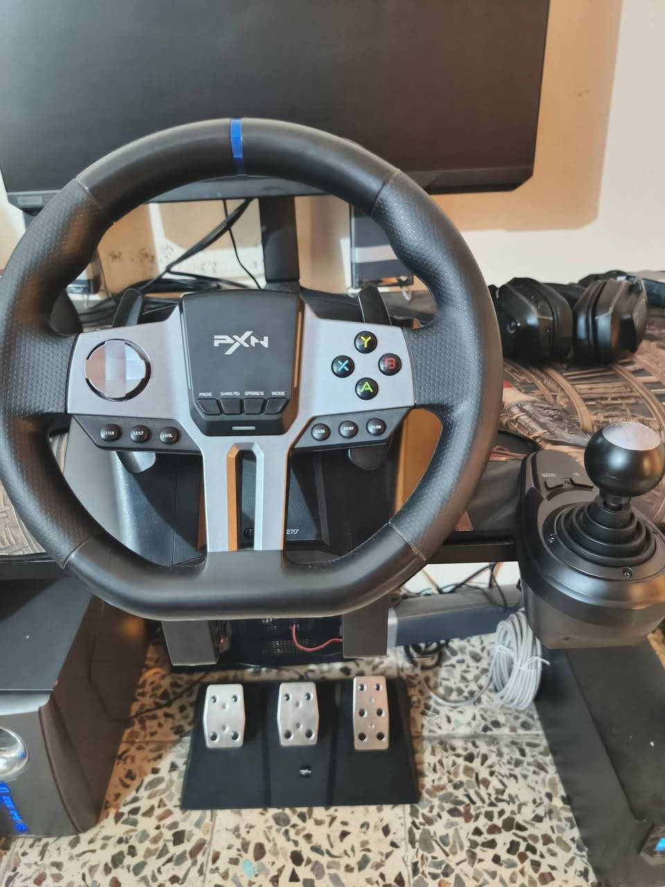 سلام علیکم دركسون 2 gen v9 للبيع النضافه 100 استخدام قليل جداً فقط السعر 140 وبي مجال مميزات يفتر فرة كاملة (900 درجة يعني يفتر فرتين ونص مثل السيارات الحقيقية، وهذا الشي فد شي خرافي بألعاب المحاكاة مثل Euro Truck Simulator. وإذا تريد تلعب ألعاب سباقات
وسرعة مثل need for Speed تكدر

بضغطة زر تقلل الفرة تسويها 270 درجة حتى يصير سريع الاستجابة. هزاز تفاعلي (Dual-Motor Vibration): بيه موتورین مال اهتزاز داخلي، من تطب بطسة، أو تطلع برة الشارع، أو تدعم راح تحس بالرجة بإيدك حتى يعيشك جو الحماس يشتغل علا

PlayStation 3 PlayStation 4

Xbox One Xbox Series X/S

المكان بغداد رقمی ***********

Message

3
سلام علیکم دركسون pxn v9 Gen2 للبيع النضافه 100 استخدام قليل جداً فقط السعر 130 وبي مجال مميزات يفتر فرة كاملة (900 درجة يعني يفتر فرتين ونص مثل السيارات الحقيقية، وهذا الشي فد شي خرافي بألعاب المحاكاة مثل Euro Truck Simulator. وإذا تريد تلعب ألعاب سباقات
