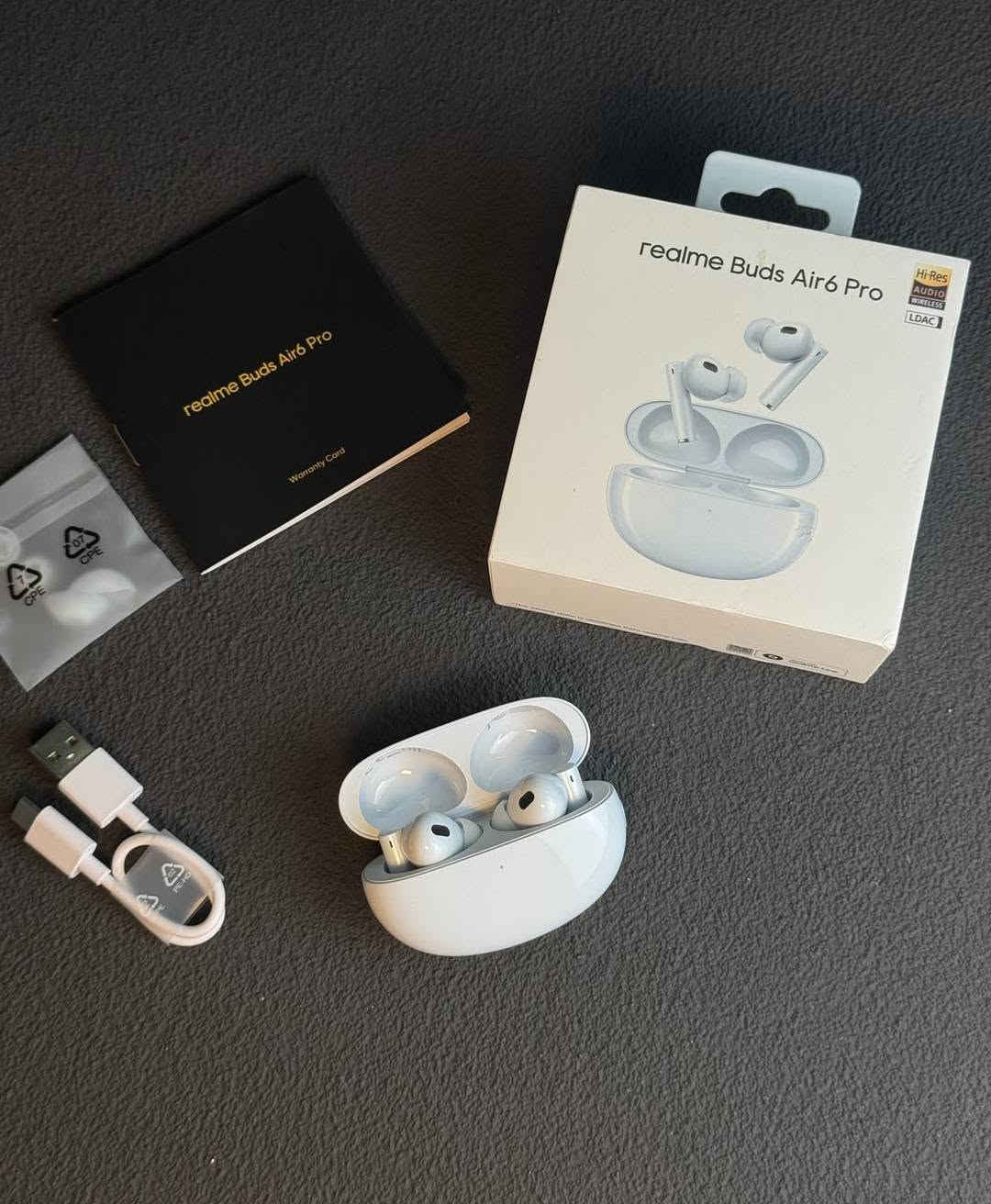 السلام عليكم
للبيع مشحونه مرتين فقط 
realme Buds Air6 Pro
موصفاتها متخلص سماعات عالمية


**إذا كنت صاحب هذا الإعلان وتريد حذفه لأي سبب، رجاءا أرسل رسالة إلى الدعم الفني**