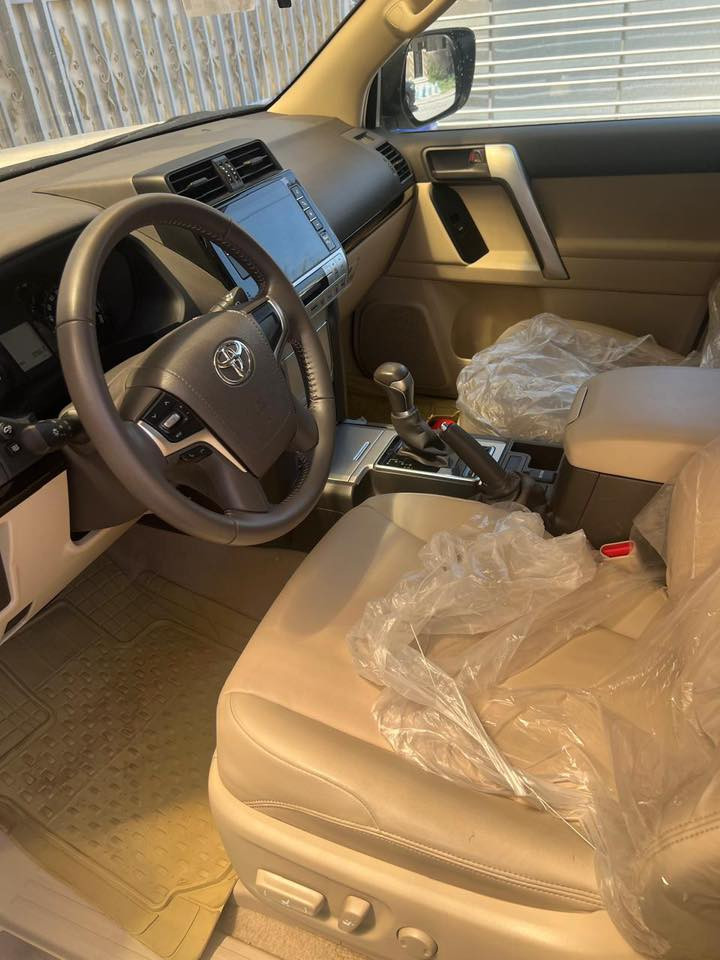 سلام عليكم برادو رقم اربيل بأسمي ضمان ساز مواصفات TXS مكفوله كفاله عامه ماشيه 17 الف كيلو حقيقي مكانها زيونه سعرها. 50000$ وبيها مجال بسيط للاستفسار ***********
