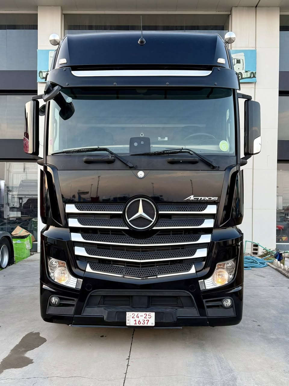 للبيع 
اكتروز وحش 
حجم 1848 
موديل 2017 
قماره عالي 
سعر 390
فول فول مواصفات 
عنوان كلار 
شركة جواني سردم 
***********
