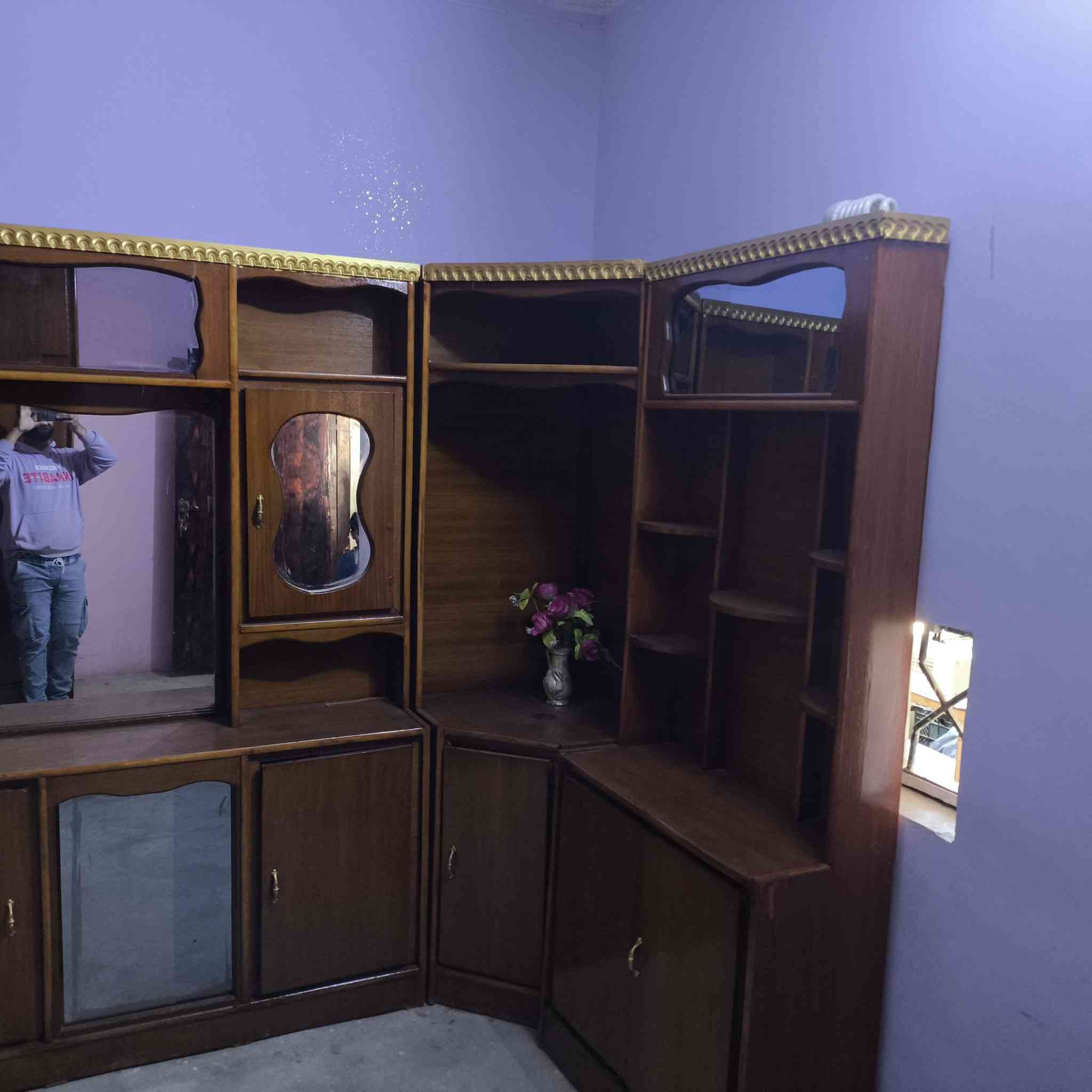 غرفه نضيفه مكاني الفلوجه سعره 600وبيه مجال ***********
