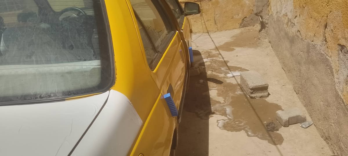 سلام عليكم بيجو 405 موديل 2016 سيارة نضيفه وحلوه مكفوله من ضربه  كبير مكينه جدد كهربائية كلهه شغاله رقم بصرة  مصفره هيئه وغرامات نقص غاز بل تبريد سعر 25 وبيهه مجال بسيط حق جيتك رقم هاتف ***********
