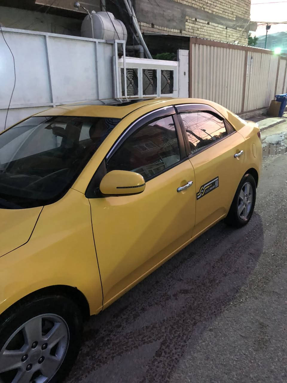 السلام عليكم
سيراتو للبيع مديل 2011
السيارة فول مواصفات ما عدى البصمه 
السيارة كلين تايتل دكشن عالي 
السيارة ما ناقصه شي 
مكان السيارة بغداد 
السعر85$
للاسفسار اتصل على الرقم
***********
