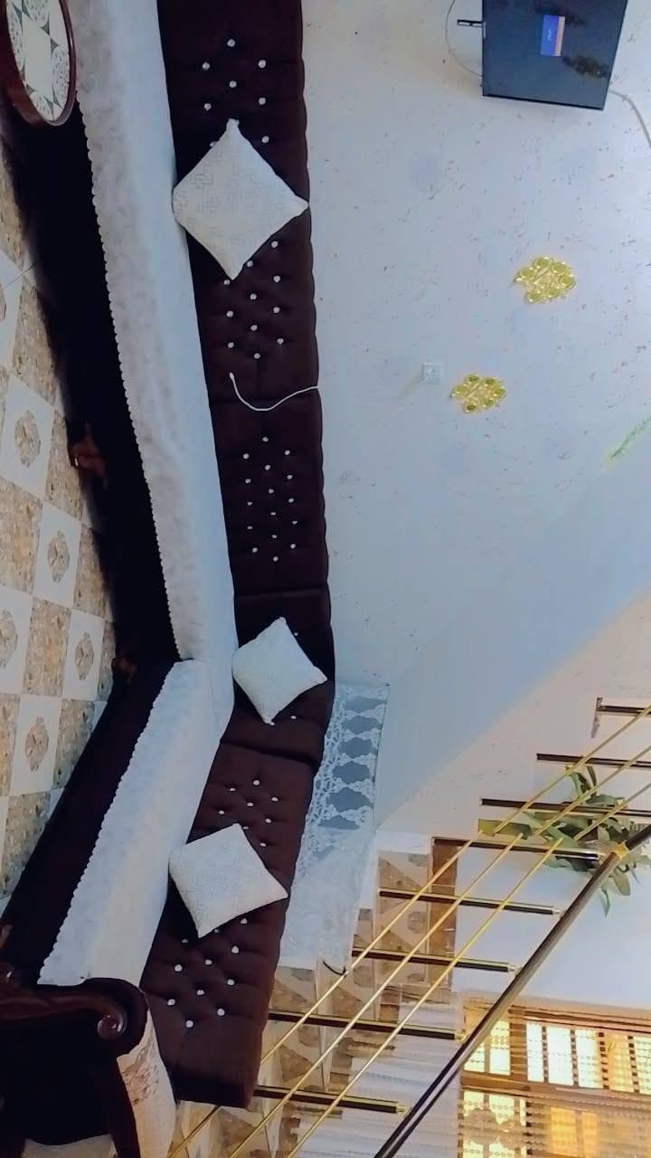 ديوان للبيع 7متر سعرها 200وبي مجال هم تفضلوا على واتساب ***********
