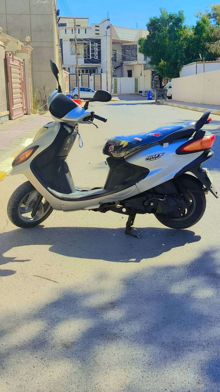 سلام عليكم من رخصه الادمن 

-بيع سريع مستعجل عل بيعتها-

 دراجه جمجمه يوماها يابانيه

 فول نضافه بلاديه وحيل نضيفه الدراجه نفس النضافه الي بلصور وانضف بعد كفاله عاده كهربائيات ومحرك وكفراتها بلاديه ومزوده صالنصه رياضيه FM محركها شلعه ومعدل خير من الله 

الي يريدها مكاني بلرمادي بلسوك الطوبجي ورة شارع الذهب هناك محلي مال دراجات تجي تاخذ شي نضيف وجوة السوك 

معروضه ب( 450 الف وبيها مجال للشراي ويدلل) 

تواصل عل رقمي بيه واتساب واتصال ***********
