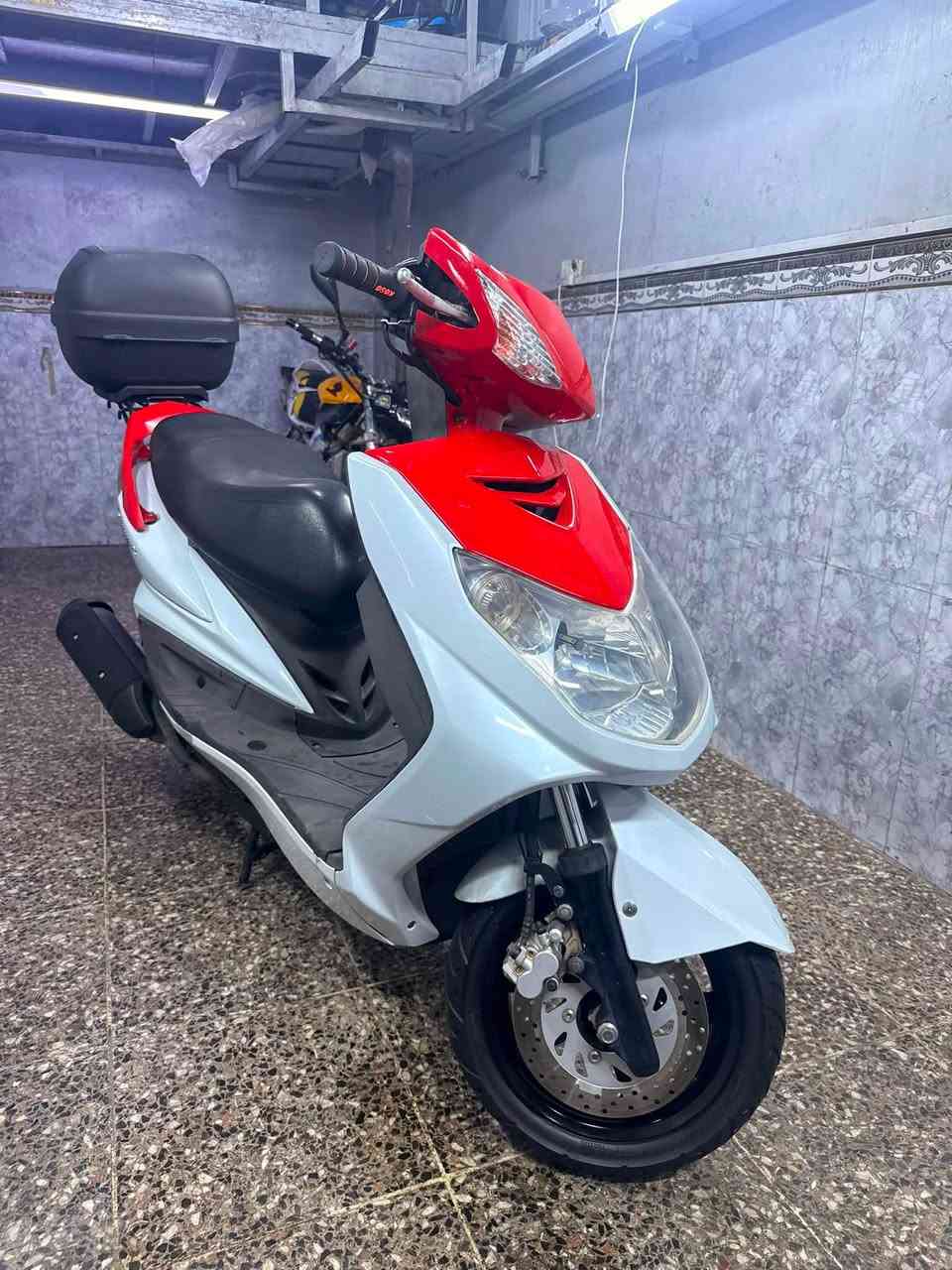 متوفر
سكنس قبغ نفخ وراد يابان الاصلي ستاند حساس سكليتر خطين الاصلي بدون تحوير

الدراجه مكفوله كفالة حقيقه من كفرات اصليه ومحرك بلادي ودبلات وكلجات ونوزل وحتى الفيت
بمب الاصلي مكفوله حتى بلك مامفتوح

الدراجة مفحوصه فحص شامل من شلعه ومعدل وشحن وبريكات وكهربائيات كله شغاله
متحتاج اي مصرف

المسافه المقطوعه 14000 الف واستعمال نظيف
جدا وجاهزه للانطلاق

الدراجه اللون الابيض للصدفي 

للاستفسار 
*********** سلمان 
حي اور فلكه صباح الخياط

