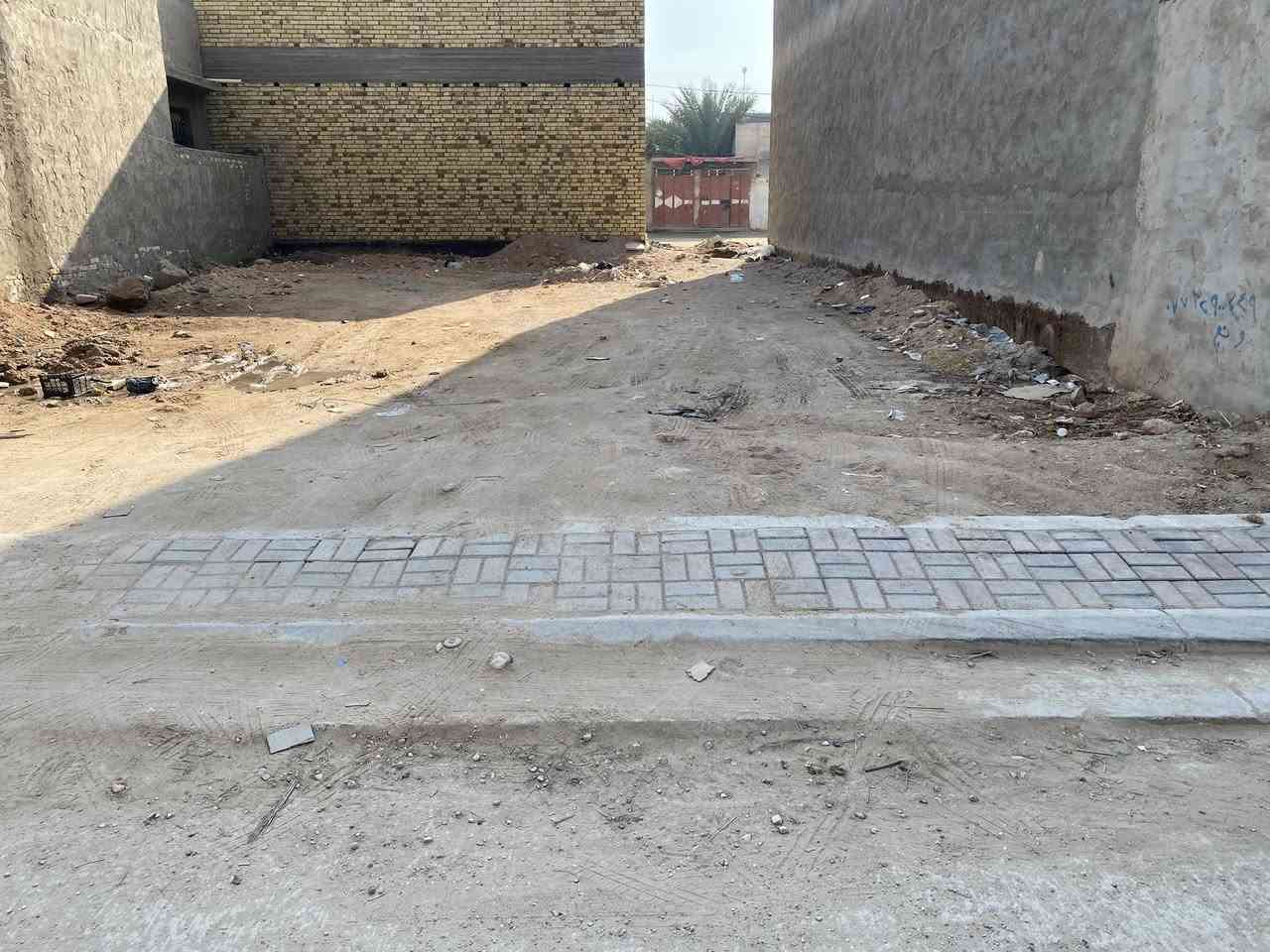 السلام عليكم قطعة ارض للبيع ١٠٠متر العنوان الجمعيه شارع زين العابدين قرب مولدة ضياء بيه مدخلين ع الشط شارع زين العابدين وشارع ابو حسين البكال هم يدخل عليه شارع البو اسيود هم يدخل عليها للستفسار ***********
