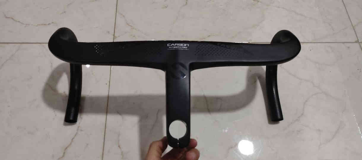 🔴 للبيع – ستيرين كاربون TUSSER
ستيرين دراجة طريق
📌 الماركة: TUSSER
📌 الحالة: جديد غير مستخدم
📌 المادة: كاربون فايبر
📌 التصميم: سباق / ايروديناميك
📌 الوايرات: دفن (داخلي) – نظام حديث
📌 اللون: أسود
📍 المكان: كوت
🚚 التوصيل: موجود لجميع المحافظات
💰 السعر: 30
📞 للتواصل: ***********
