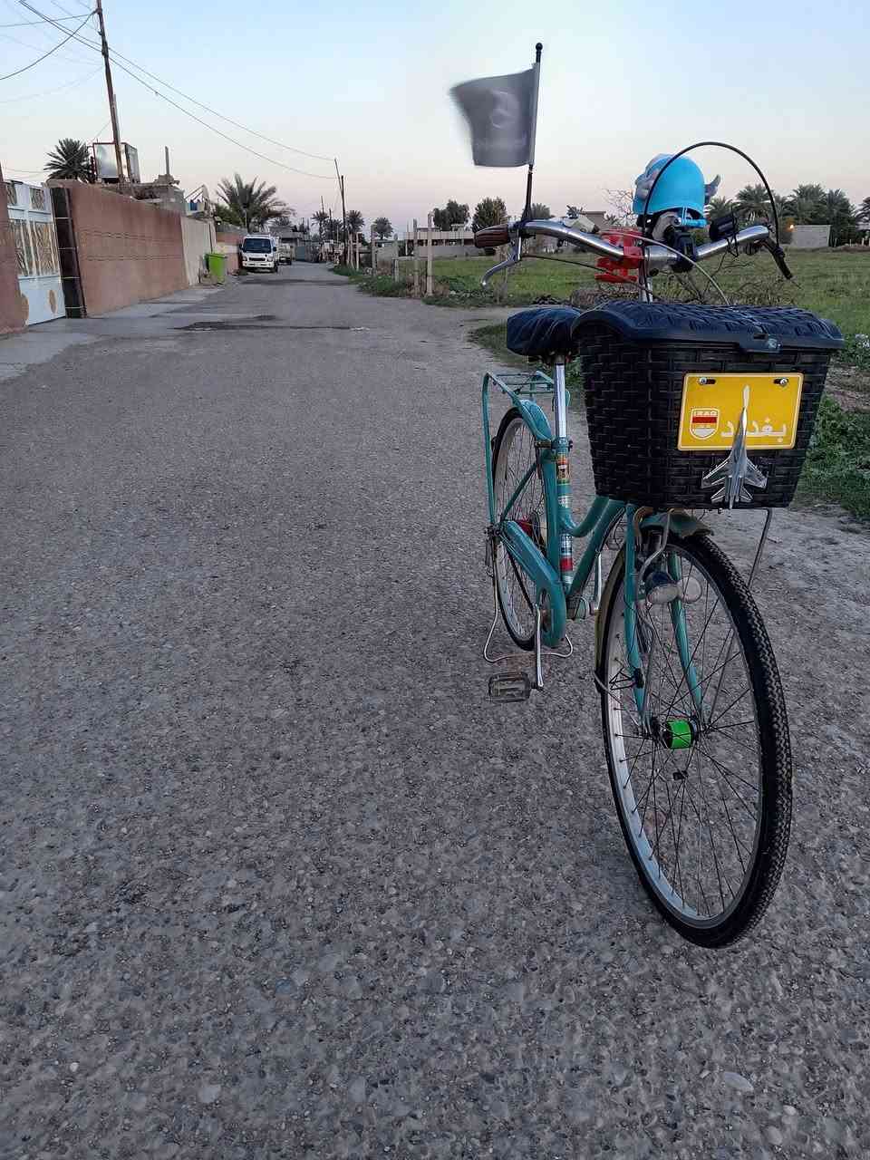 ياالله السلام عليكم
(رمضان كريم) 
للبيع بايسكلات عدد2
واحد حجم 26نضيف كلش مستعمل شهرين فقط تايرات وجوابه جدد عداد سرعه وكير خفيف وثكيل 
والثاني حجم 20ابو الطبكه تايرات وجوابه جدد يتحمل وزن 100كيلو 
ابيع شلع 
السعر: 150
المكان: الدجيل مقابل سيطرة العبايچي قريه الرواد 
الاتصال: ***********
