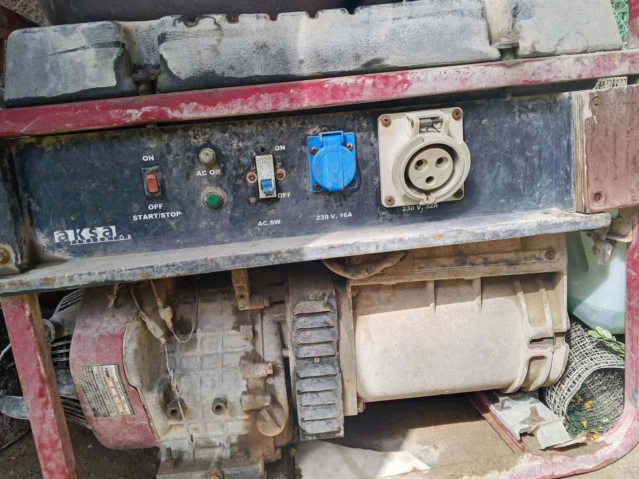 سلام عليكم موالدة للبيع مستخدم راسلني وتددل رقمي ***********
