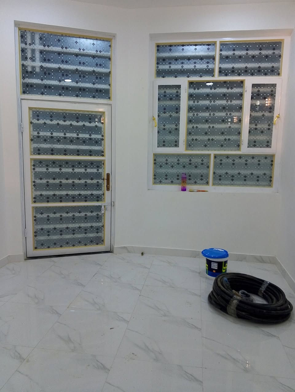 1/1/2026 
سنة جديدة بداية خير ورزق حلال للجميع يارب..

ملاحظه/ البيت فارغ يعني الي يشتري يستلم المفاتيح مباشرتا بالشراء ويسكن بي وبالعافية على الي ياخذه

بيت طابو صرف بناء حديث درجة أولى للبيع السعر 112 مليون وبي مجال بالبكرلي بالعبودية نهاية شارع الأقواس المنطقة تبليط ومجاري المساحه 100 متر يحتوي على غرفة نوم وصاله ومطبخ وهول وصحيات البيت مدخلين بناء طابوق السقف صب كونكريت موقع البيت جيد جداً سند طابو صرف تحويل مباشر باسم المشتري للاستفسار ***********
