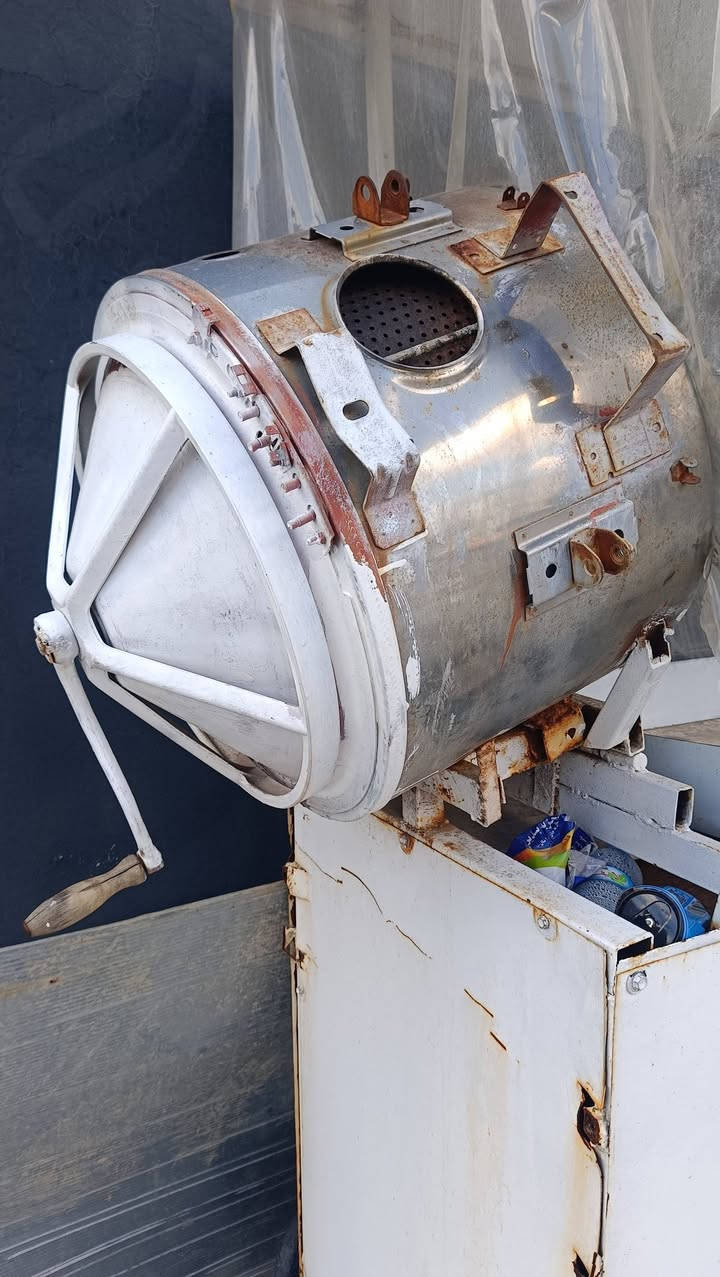 عربانه حب نضيفه مابيهه عيب كامله بس تشغل سعر 115 حديد اصلي وتايرات اتصال على رقم ***********
