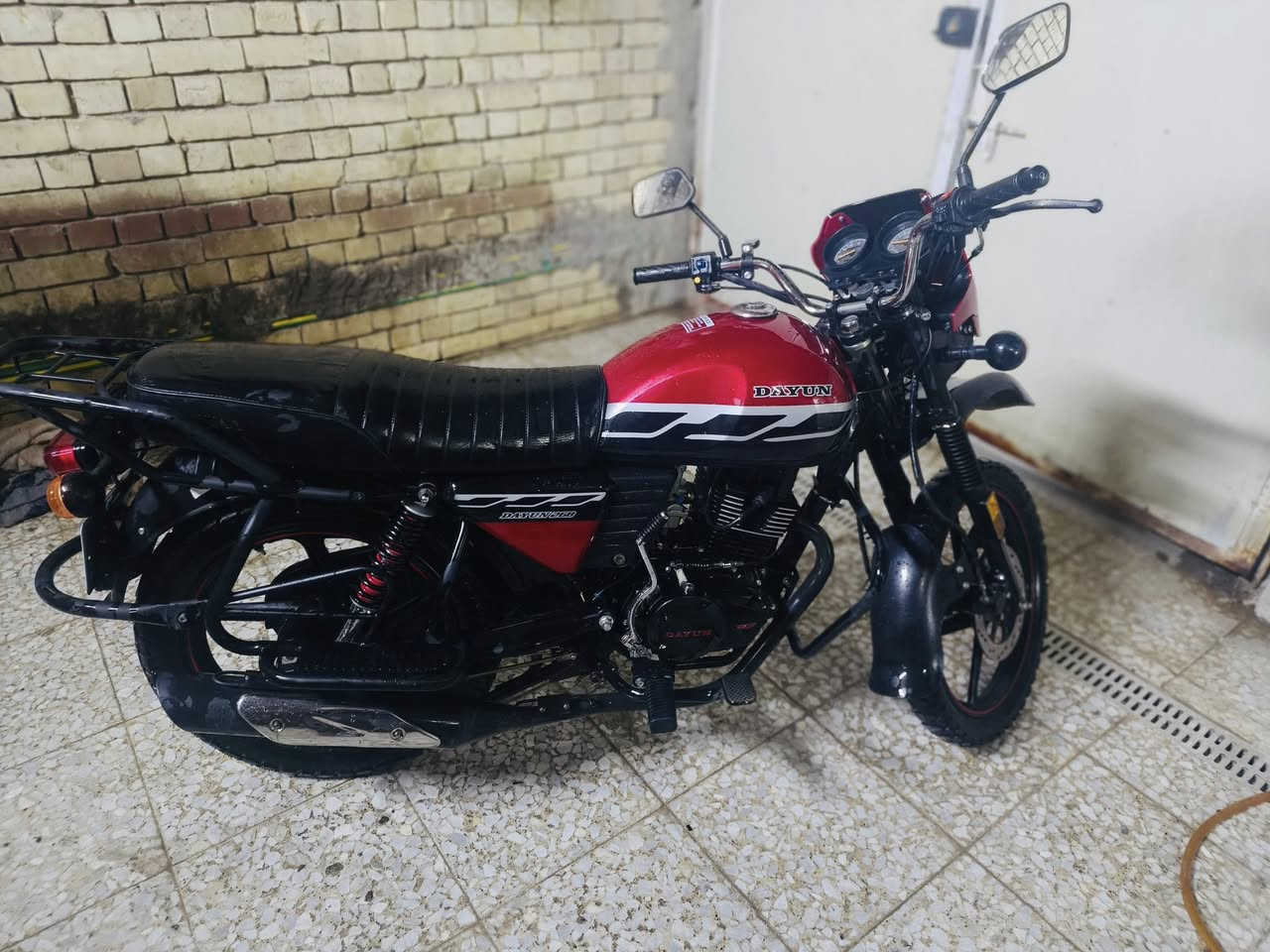 سلام عليكم دراجه دايوان جبلي مديل 2025 شهر 12 رقم بغداد إنكليز   دراجه بعدهي بحالت الوكالة برغي ما مفتوح بيه دراجة جديدة بصمه تشغيل عن بعود ما ماشيه الف دراجه ما شتغله دليفري مال بيت ستخدام شخصي دراجه معروضه 2800 مليونين 800 وبيه مجال بسيط رجان المو شراي لا يكسر با حلال دراجه انضف من صور مكاني بغداد اني مكلف با نشر صاحب دراجه هاذ رقمه ***********
