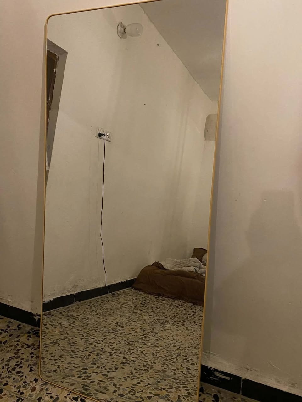 مرايه مستطيله للبيع العرض متر وعشرين والطول ١٧٠ صار شهر من اخذته ب٥٠ ماعندي مكان لها جاي انتقل ٤٠ وبيها مجال مكاني بغداد بالمشتل


**إذا كنت صاحب هذا الإعلان وتريد حذفه لأي سبب، رجاءا أرسل رسالة إلى الدعم الفني**
