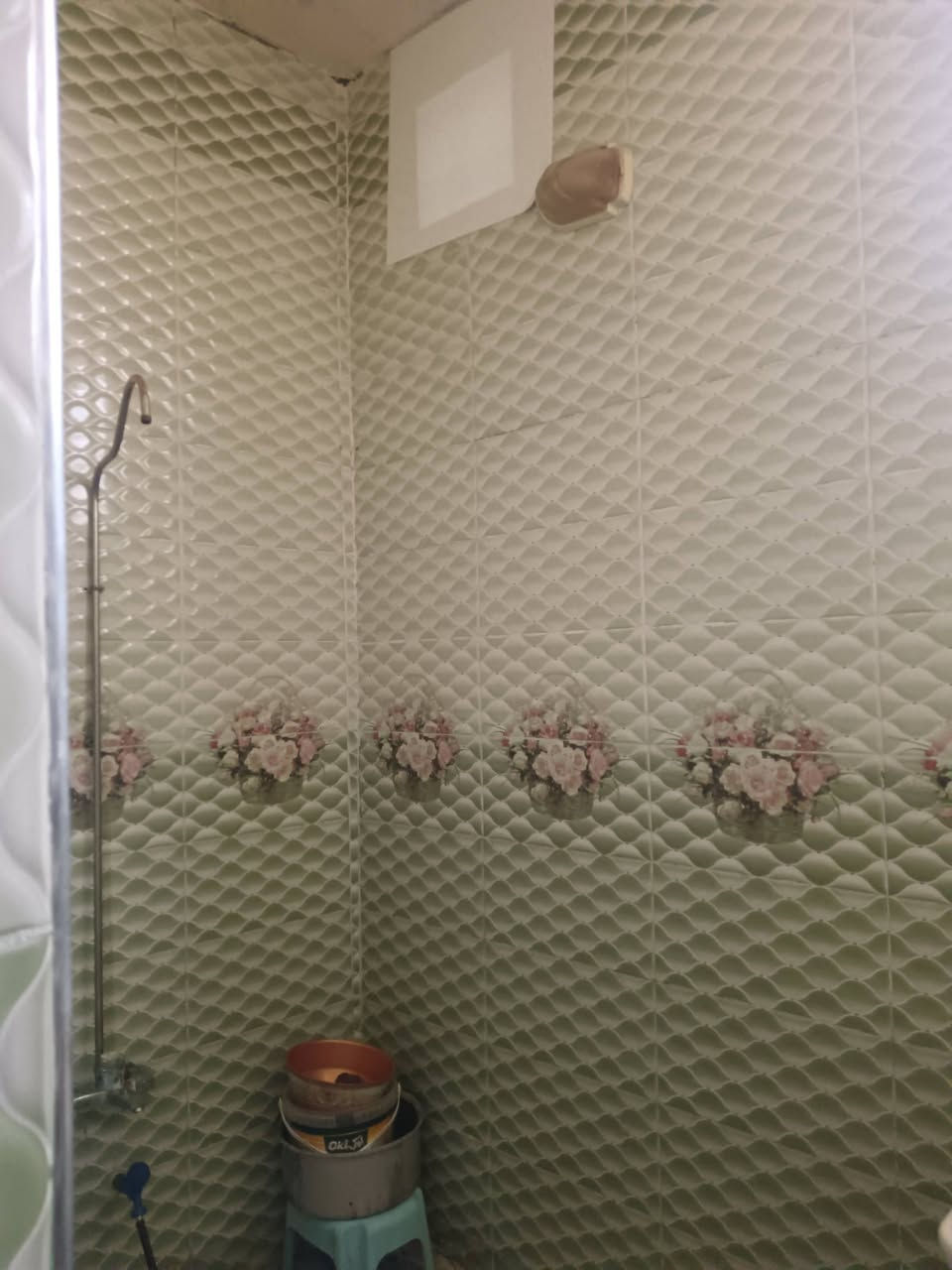 بيت للبيع مساحته 133 متر زراعي سند 25 الموقع الحمزه الغربي شارع علي قماره قرب سيد عباس
يحتوي على غرفة ومطبخ وصالة واستقبال وصحيات داخليه وخارجيه
 بناء طابوك والسقف عكاده
السعر 52 مليون وبي مجال
الاستفسار الاتصال على الرقم ***********
