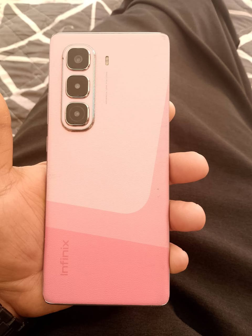 السلام عليكم جهاز مثل ما واضح بل صور 
نظيف كلش بس بي طكه بالشاشه ما مئثر عل لمس  جهاز يخبل والله 
يشغل ببجي 60 فريم 
ويا بس شاحنه الشراي واتساب *********** 
السعر 150 او بي مجال الشراي البصرة, العراق
