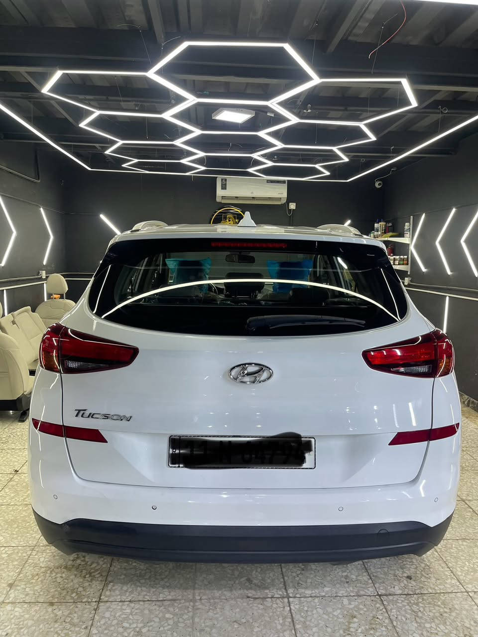 السلام عليكم
توسان الكاصد ٢٠٢٠ ⬇️

مكفولة رقم بغداد ☑️

هزة وسنوية وارقام جديدة 🔺🔻

مكفولة من الصبغ والبارد والتبديل

كير ومحرك وكهربائيات ع وضع الشركة بلادي 

صدر جديد ممفتوح تايرات جدد وباقي السيارة جديدة فقط بيهة كم رصعه مال طريق مواصفات الكاصد بصمه كشنين كهرباء وحساس امامي خلفي وباقي المواصفات معروفة مكان السيارة بغداد 

للاستفسار ***********
