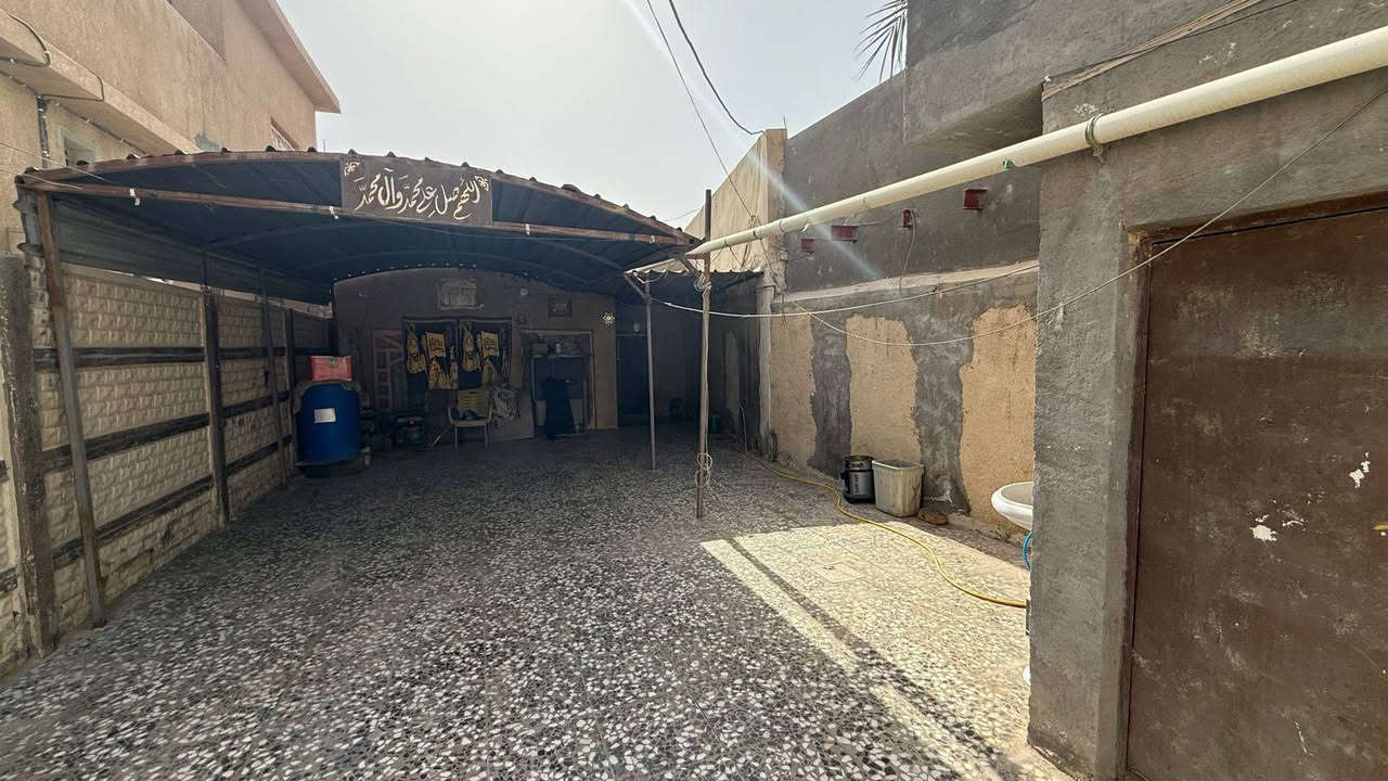 عرض
بيت طابو صرف المساحه ٣٥٧متر بدون ورثه ولا قاصرين 
حله البكرلي شارع عشرين 
كافه الخدمات 
ماء بدون ماطور مساعد 
كهرباء ثري فيز 
انترت ضوئي الكيبل بل باب 
مجاري حديثه 
تبليط للباب عرض الشارع ٢٠ متر 
منطقه هادئه ومرتبه 
للاستفسار اكثر الاتصال 
***********
