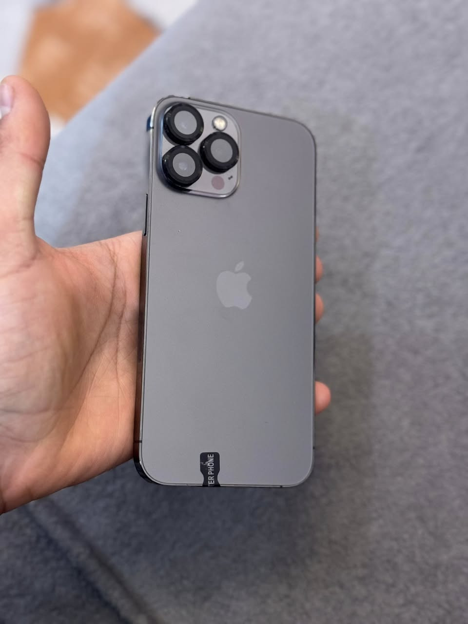 ايفون 13 برو ماكس ذاكره 256..بطاريه 84 تقره بلحسابه نفس عدادات الجهاز نضافه 98 تفاصيل اكثر خاص او ***********
