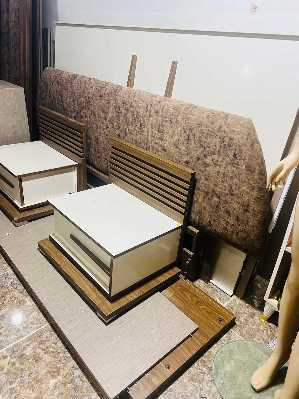 هاي القطع تنباع كل وحده وحد واسعارهن مناسبه وجداً نظيفات واي كسر مابيهن 

ميز تواليت 65 نهايته 
زاويه 20 نهايته
جربايه مع كومدي ٢ 75 نهايته


**إذا كنت صاحب هذا الإعلان وتريد حذفه لأي سبب، رجاءا أرسل رسالة إلى الدعم الفني**