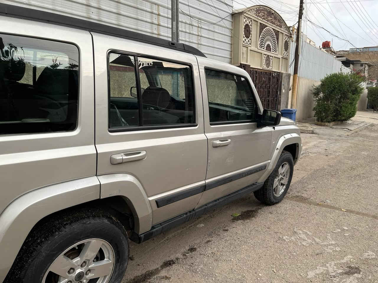 سلام عليكم جيب كومندر 2007 لون ذهبي محرك 4700رقم بغداد سعر 83وبيه مجال
***********
