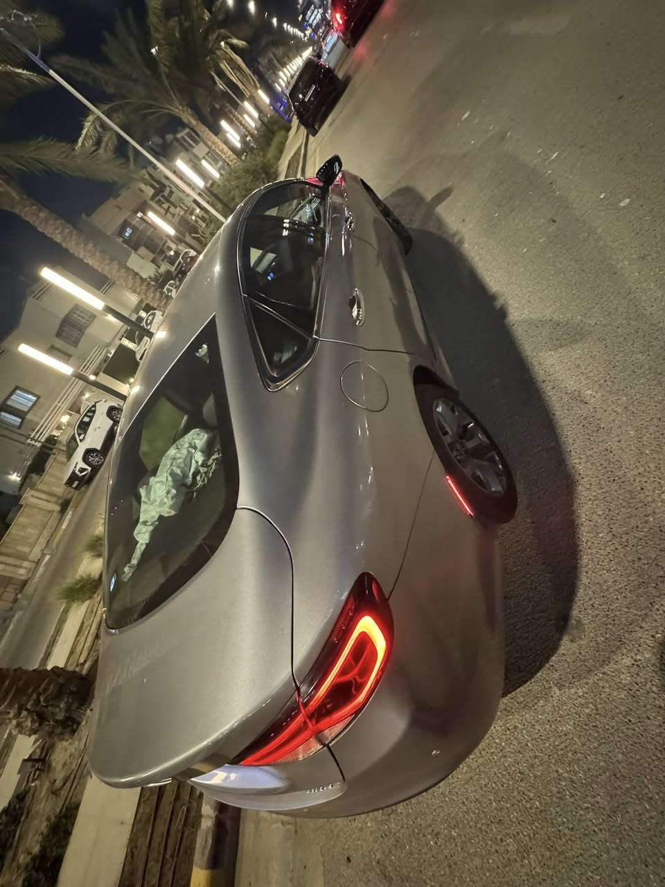 كرايسلر سي ٢٠٠ مديل ١٥   اربعه سلندر مواصفات عادية  رقم بغداد مشروع وطني بسمي شرط التحويل  . حادث جاملغ عكس السايق وبنيد . ارباك طاك  ومسوي سستم مقاومة   . بيهه صفحة صبغ بسبب طخطخات . ماشية ٢١٥ الف كيلو (133 الف ميل ) . ضايف الهه كومبريسر مال  اس ار تي ثلج.    
لدات جانبية . شاشة اندرويد مرتبة  ما تغطي الدكتات مال تبريد  بيهه كار بلي  واندرويد اوتو . صدر امامي جديد اذاين فيتبمب  وكلشي مشتري بي وصل الهه مسوي دفتر صيانة . مبرمج مراوح ٩٥ وتبديل ولف و ماء راديتر دوري . مكينة الحمد لله حلوة ودائما ادير الهه دهن لو ادينول لو اكسادو  . كيرهه حلو ومبدل اله هايدروليك قبل ١٠٠٠٠ كيلو . عليهه ادامة يمً اخوية علي الدليمي. 
السعر ٩٥ ورقة
*********** 
المكان بغداد
