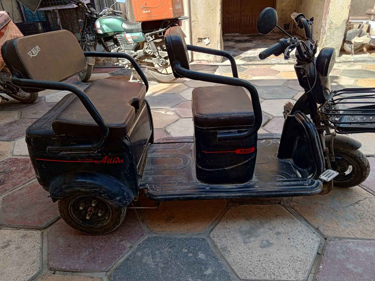 السلام عليكم دراجه شحن 3 تايارت للبيع شغاله مابيه شي كهربائيات شغاله مكاني بغداد الدورة ***********
