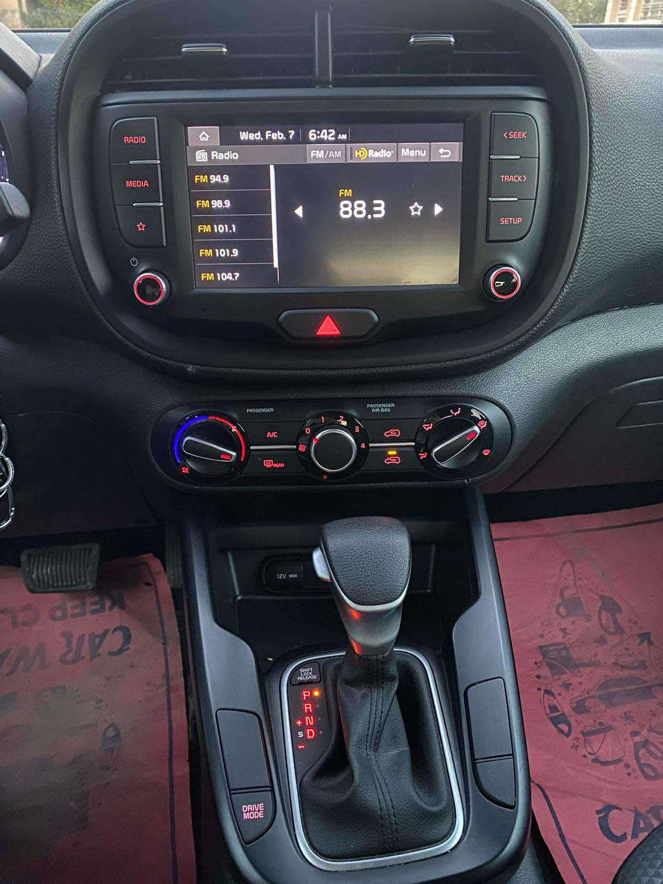 سلام عليكم كيا سول 2022رقم بغداد 
ماشية 30 الف قابل للزيادة فول ماعدى البصمة والفتحة تحكم ستيرن رادارات امامي جانبي
 خلفي كير 8 نمر محرك 2000 دوش حادثهة بنيد وجاملغ جهة السكن بدون دواخل بس البراكيت مبدل للاستفسار ***********واتساب بغداد, العراق
