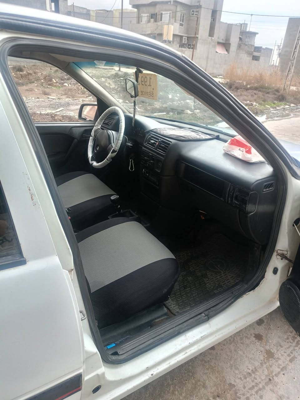 السلام عليكم
فكترة 
موديل 1993للبيع 

كابون بانزين بيها رقم ألماني 

بيها دواير مصلح بس 

زوج تواير باتري جديد شوية ترتيب ترجع جديدة سياره 

سعر 38 بيها مجال حك جيتك تدلل؟!

رقم واتساب فقط ***********
