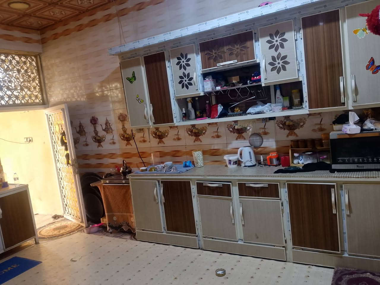 رقم ***********
ت بل جزيرة باب الهواء قرب كاضم تمره قريب عل شارع العام مساحه 200 متر غرفتين+ صاله و صيحيات داخليه وخراجيه ودوانيه ومطبخ الطابقة الثاني يتكون من غرفتين وصالة وصحيات وسطح البيت بي خطين كهربائ + امبيريه
سعر 90 بيت كامل مكمل مستعجل عل بيعه
