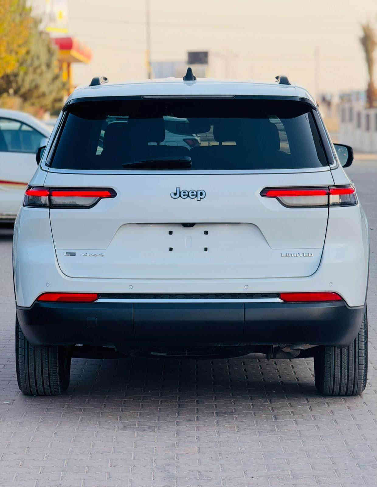 جيب لمتد لمتدد 2023 
7  راكب داخل VIP

ماشيه : 3 الف مايل 

محرك : 6 سلندر 

المواصفات : فول موصفات ماعدا بانوراما

كامره خلفيه ٠

رادار امامي ٠

رادار جانبي ( نقطه عمياء )

نظام المحافظه على المسار ٠

نظام التوقف الذاتي ( مانع تصادم )

نظام الإطفاء الذاتي أثناء التقاطعات ٠

صندوق كهربائي شفط ٠

كشنات كهرباء وتدفئة امامي خلفي ٠

تدفئه الاستيرن ٠

شفتات استيرن ٠

مثبت سرعه ٠

شاشه دجتال شاشه اعطال

لايت زنون مع لدات ٠

أشاير بالمري ٠

كير ماوس ٠

كشن خزن ميموري ٠

دخول ذكي بدون مفتاح ٠
دفع رباعي 4*4

تشغيل عن بعد ٠

ويل قياس 20 انج ٠

نظام الخرائط GPS
السعر :  280 $ورقة بدون رقم
صبغ :- بوند و جملغ صبغ بدون دواخل و بدون ارباك جميع ارباكات سليمه بلادي
سياره بدون رقم لازم ترقيم شمالي فقد
عنوان 📍عقرة
رقم تلفون و واتساب ☎️
*********** Singapore
