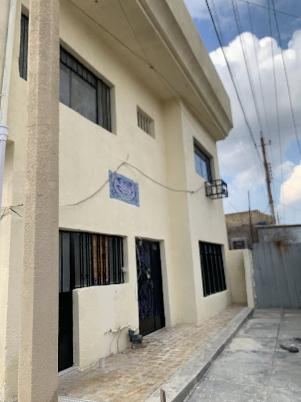 للبيع ٦٠ م ركن فارغ الوجه ١٠ ونزال ٦ طابقين ٢ نوم مدخلين 
***********
