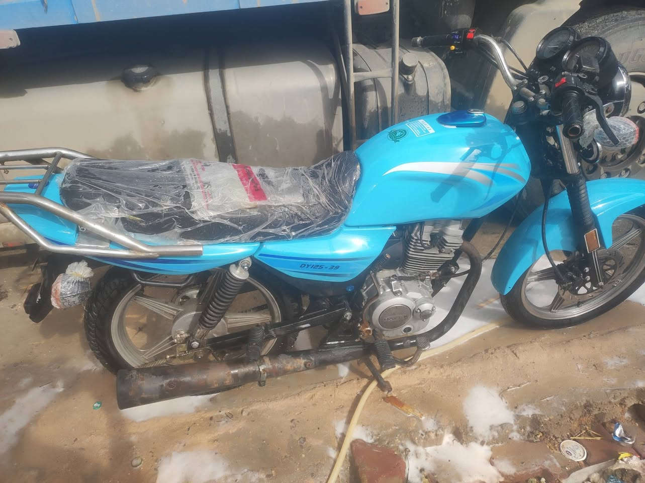 عضم البيع مديل 2023درجه جديده محرك ما مفتوح كهربائية كله شغال درجه كلك مكفول من سرقه درجه خير من الله معتاز وريد بيع بكاني كربلاء الحر سعر 650وبيه مجال 
***********
***********
