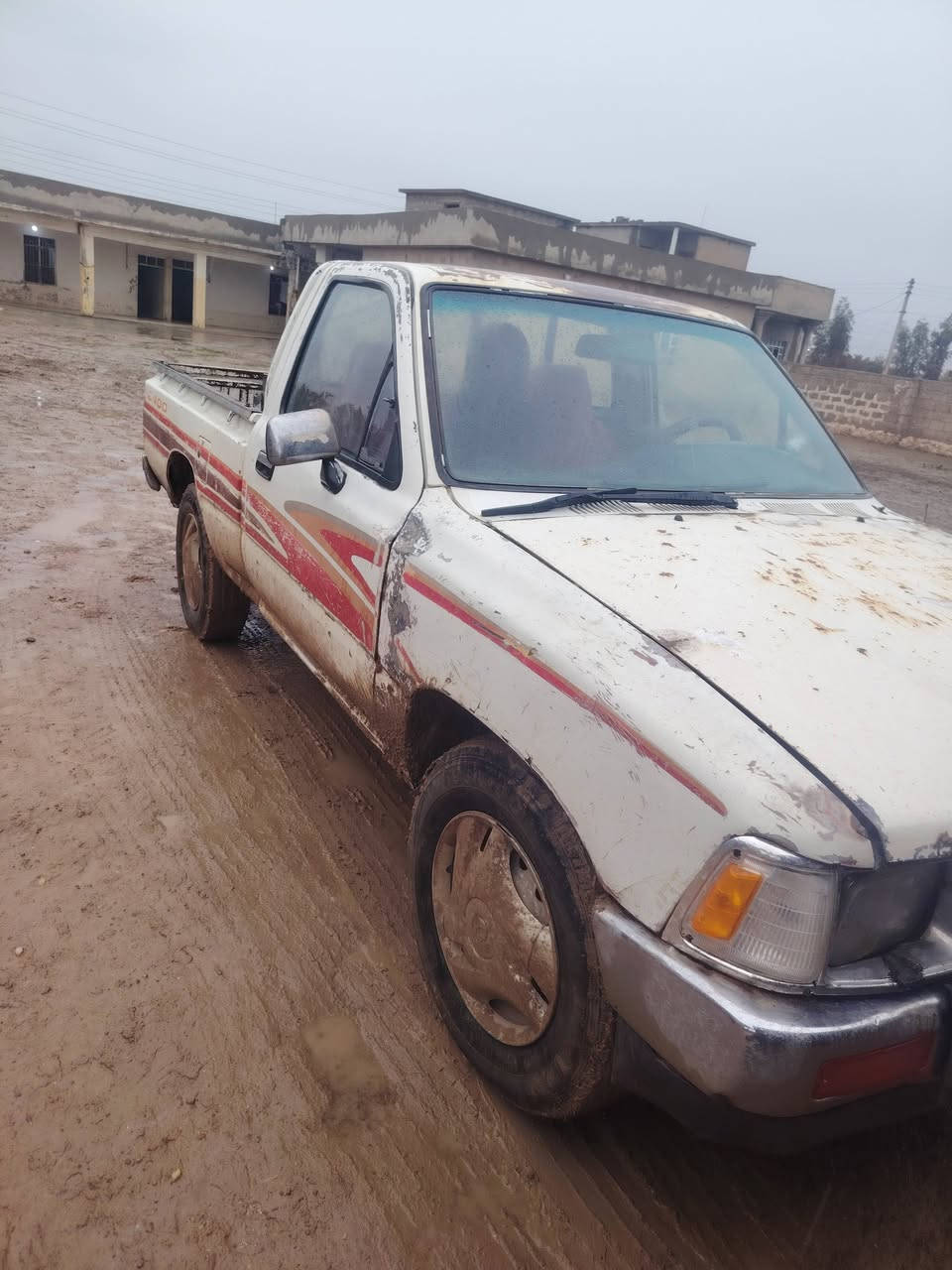 السلام عليكم بكم موديل 92 للبيع
 رقم صالح الدين مشروع وطني
 وصاحبها الشرعي في نينوى 
كاربون بانزين 
وشرط التحويل
 السعر 50 وبيها مجال 
رقم العاتف : ***********
زين : ***********
