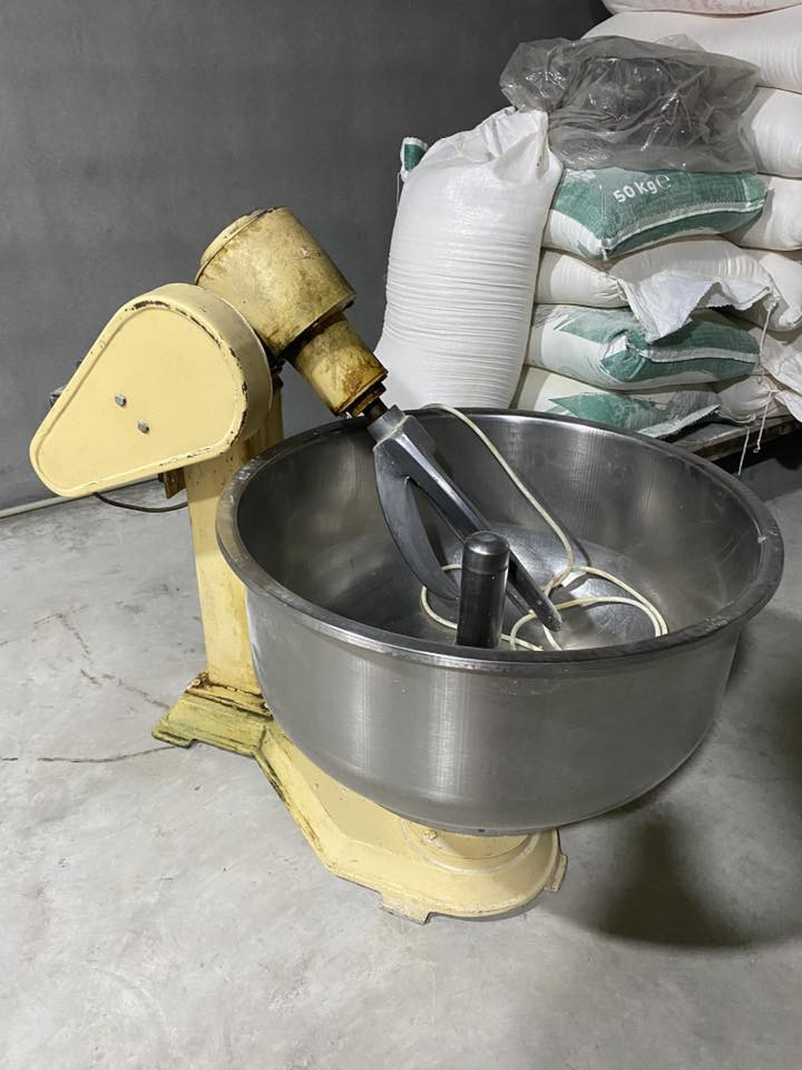 عەجانەی هەویر شێلان بێ عەیب زۆر چاک
جێی فەردەیەکی پەنجا کیلۆیی ئەبێتەوە
 لە سەیدسادق 

واتسئەپی  ***********
