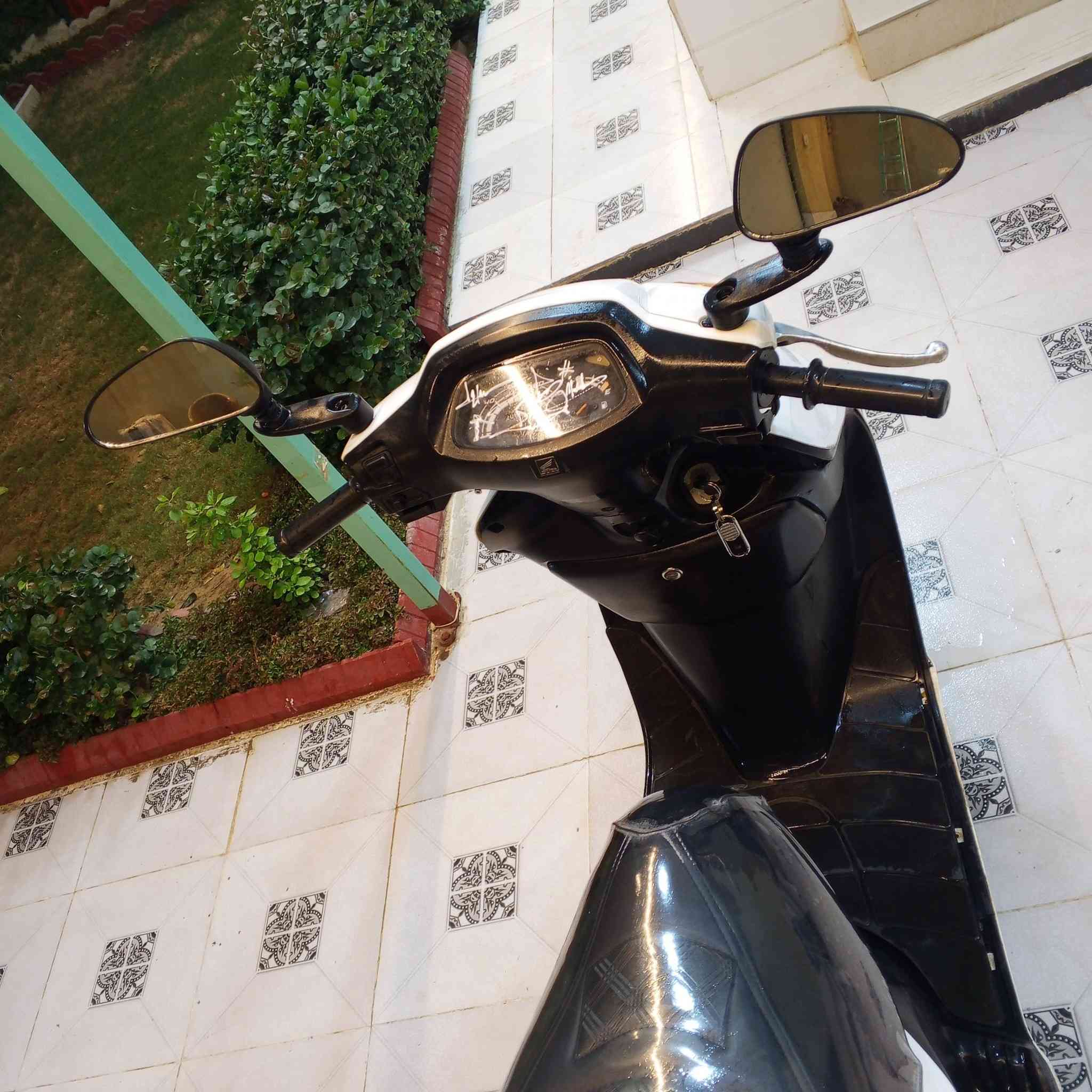 دراجة سبيسي ياباني ✅
دراجة نضيفة 

كهربائيات كلهة شغالة 

قفل استيرن 

اشاير

هورن 

سلف 

هندر 

ومكينتهة ناعمة 

السعر خاص    او اتصال علة رقم        ***********

مكان كوت خاجية شارع 40
