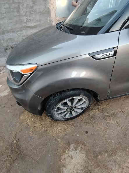 للبيع – سيارة نظيفة وجاهزة للاستخدام

النوع: كيا صول
الموديل:  ٢٠١٩
الكير: اوتوماتيك 
اللون :  فيلي
المحرك : ١٦٠٠ 

سيارة نظيفة وجاهزة  باسم الاهل كير ومحرك مكفولات 
مكينة صدر حداديه جديده باتري جديد تخم تاير جديد تبريد ثلج رقم بغداد 
بيها ضربه أمريكا جاملغ خلفي بدون دواخل وصبغ ع البارد ، صيانة منتظمة، الإطارات بحالة ممتازة، ومكيف شغال تمام. السيارة ما تحتاج أي صرف 
  ملحقاتها
بلوتوث 
كاميرا خلفية
تحكم ستيرن
سويچ تشغيل 
للتواصل...... 
ࢪقم ٠-  *********** بي واتساب
المكان :  الدوره
اي واحد يحب يفحصها يدخلها سونر براحته
