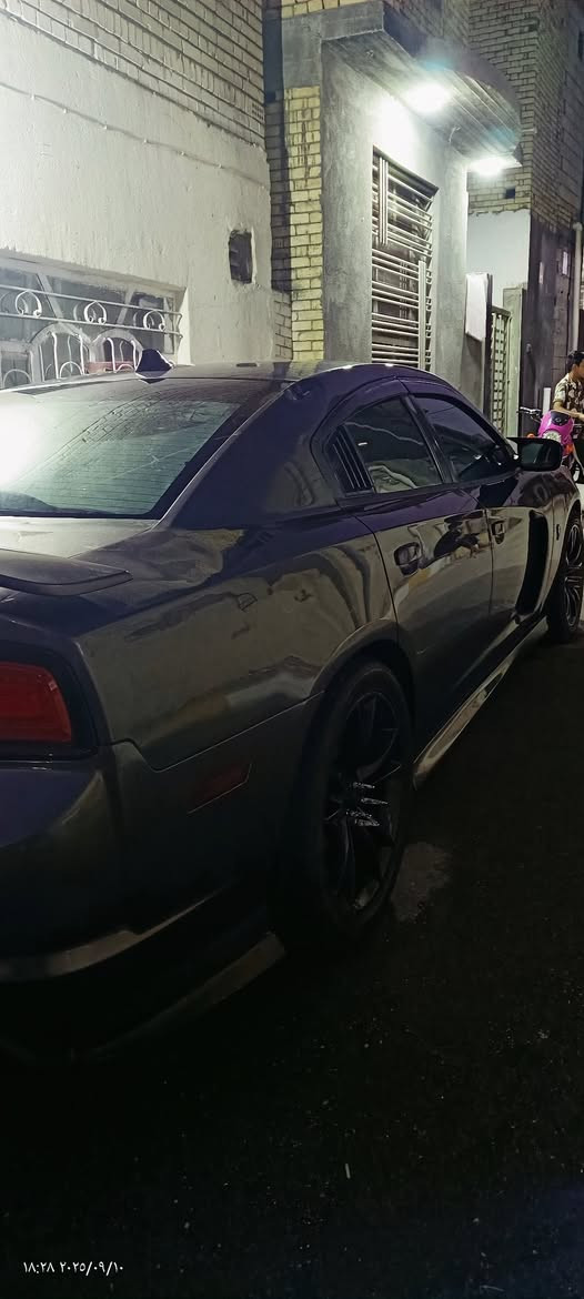 سلام عليكم
شارجر مديل 14 

محرك 5700 هيمي 

حداديه جديده 

طخم تاير جديد 

دواخله حلوه 

مبدل بيه بنيد والجاملغات الاماميه مرشوشات وي البريد 

وسونارهه موجود وكلشي موضح السياره بيه حتمال نوزل مهور لان بالدوسه القويه ضل طلع دخان أبيض بسيط او ريحة غاز صير لا تنقص ولا تبخر 

رقم بغداد تحويل ثاني يوم 

ما عليه لا غرامات ولا ايشي 

السعر 138 محتاج واريد ابيعه 

سياره حلوه وجاهزه مانقصه شي 

ترهم مراوس مع الفرق لان محتاج فرق 

مكان ناصريه 

***********
