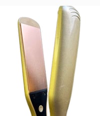 مكواة شعر سيراميك • سريعة التسخين • كابل ١٫٧م