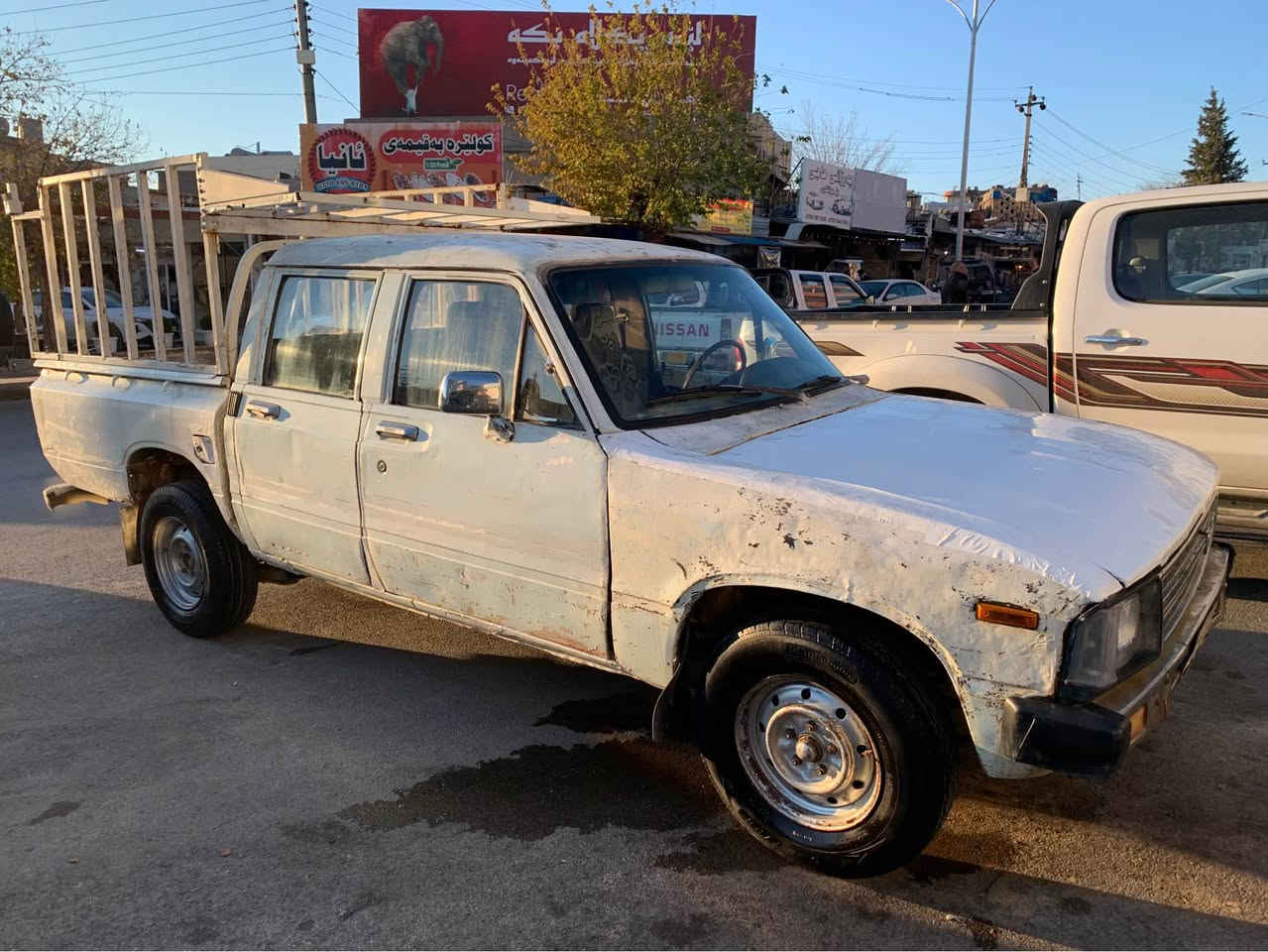 تویتا پیکاب ئەسڵی دەبڵ کابینە بە شەرت گیڕ و مەکینەی وەک سەعاتە دەگە و سلفە مەکینەی ٣ ئیفە بەس مەکینەکەی بای ٨ گەڵایە سەیارەکە ئارم ئەسڵی سلیمانیە بە شەرت و بە زەمان دیناری خرامەی تیا نیە ٤ گیڕە بە بەگەوە ٥ بەڵام سەیارەکە جایزە هی دەسی خۆمە هی مەعرەز نیە سەیارەکە ماشەاللە لی بیت هەیکەلی نەکەوتوە لایت و فڵجەو شتی ئیش ئەکات تەرجیل و موکەبەرەی تیایە بلوتوس سەیارەکە تا بڵی لی ڕازیم عاتڵاتی نیە پاتری لۆکە پلاک و کۆیل لۆکە کەم بانزین ئەخوات ماڵی دۆستە هەم بۆ کاسپی هەم بۆ سواری لە سلیمانیم سعریشی ١٦ گەڵایە *********** السليمانية, العراق
