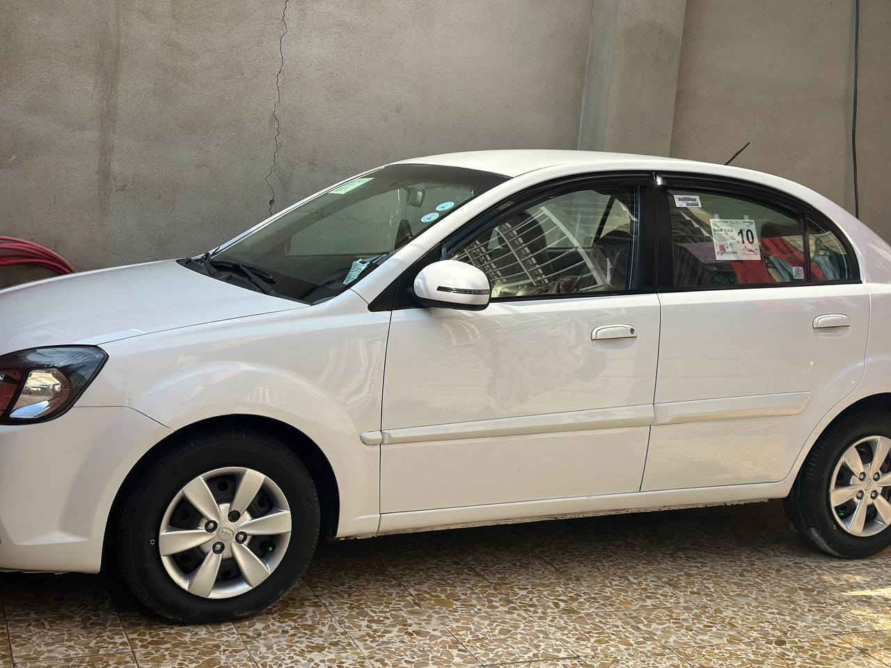 ريو 2011بدون ضرر بدون صبغ  هزه جديده رقم جديد السياره جديده شرعيه موجود شرط التحويل كير توماتيك مري شفط كير ومحرك شرط كاربون بانزين السياره احلى من الصور لستفسار ***********بي واتساب
