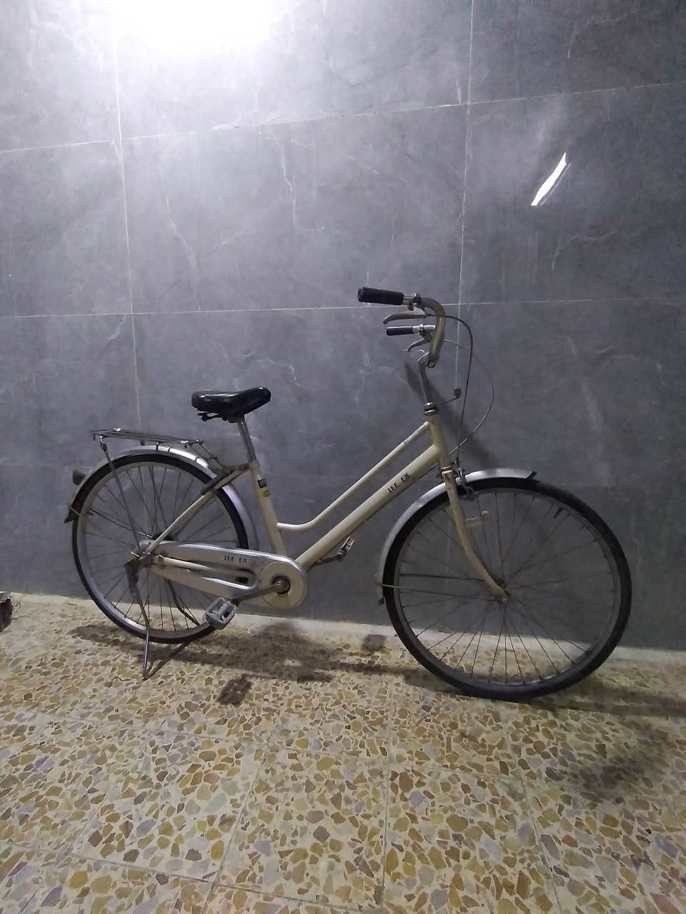 بايسكل للبيع نظيف السعر٧٥ الخاص والوات ساب مفتوح ميسان مركز المحافظه ***********
